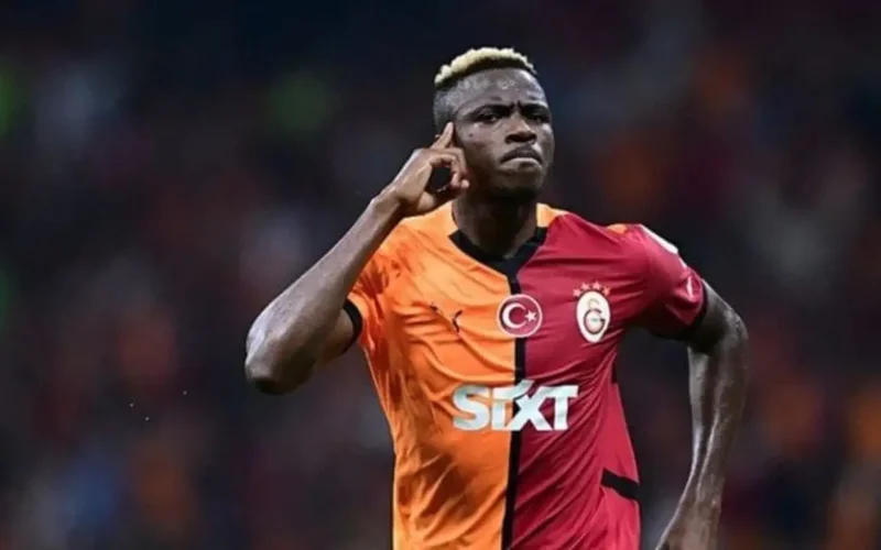 فيكتور أوسيمين يظهر ضمن خيارات إدارة برشلونة حال فشل صفقة ألفاريز المرتقبة